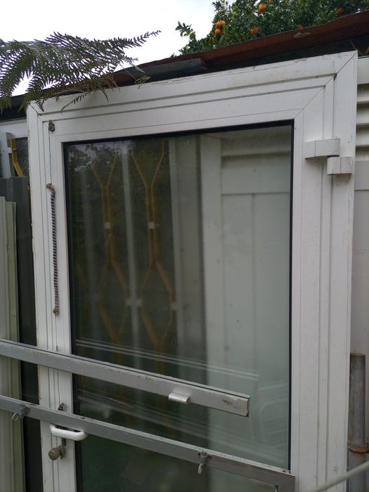 Porta de alumínio com aro