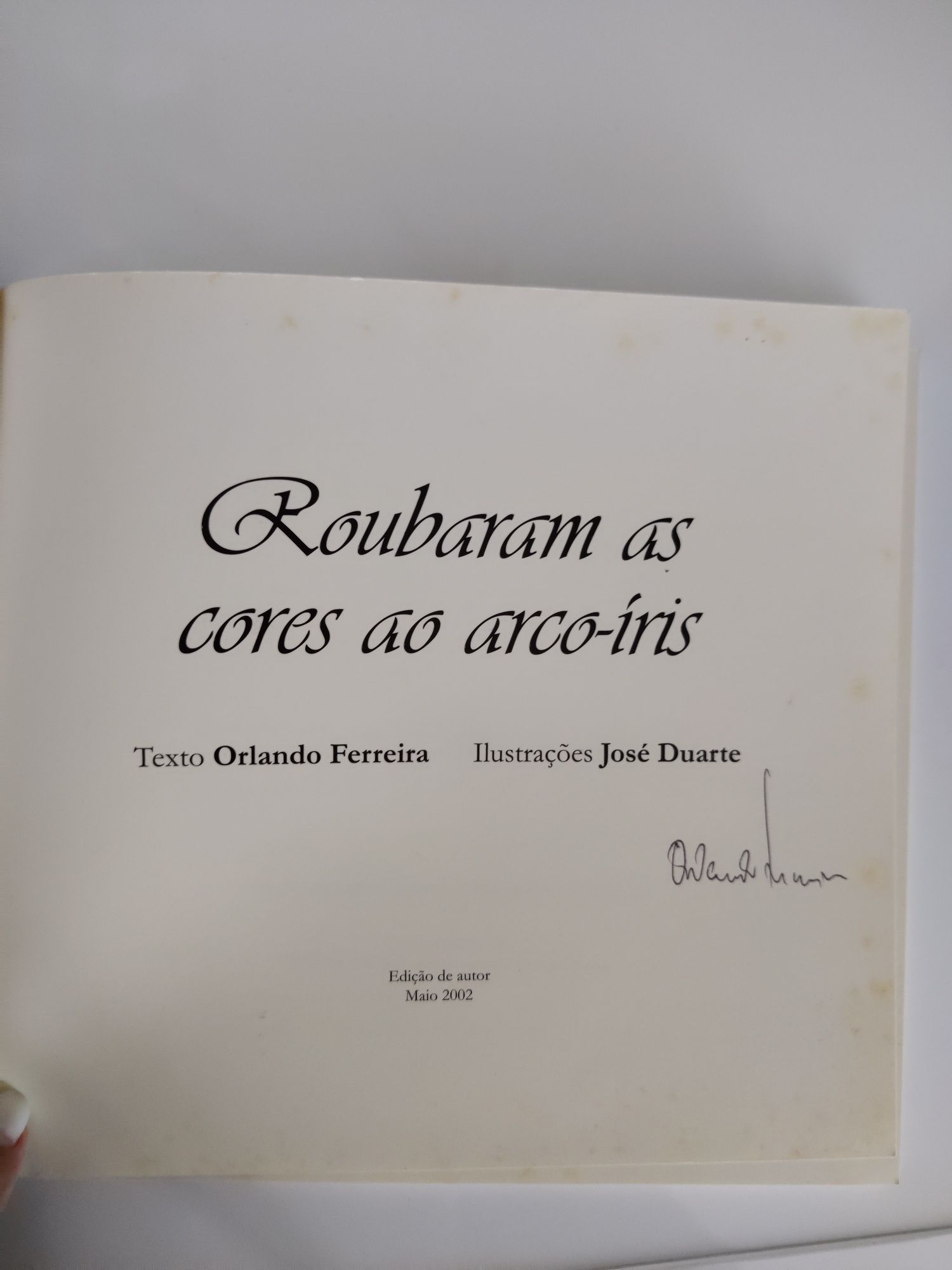 Livro Roubaram as Cores ao Arco-íris