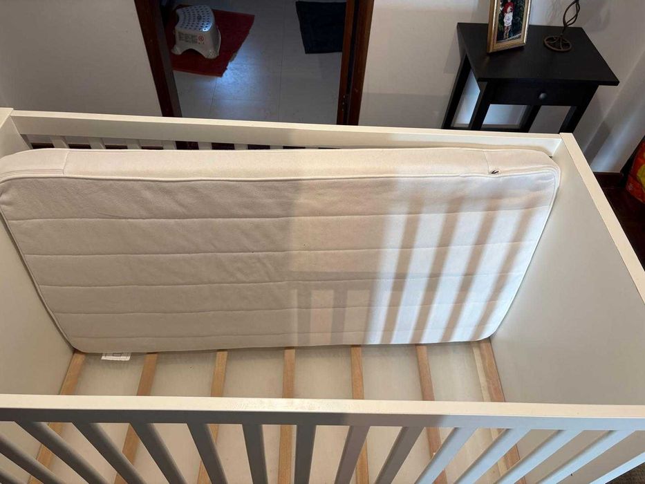 Vendo berço grades (Ikea) com duas alturas + colchão