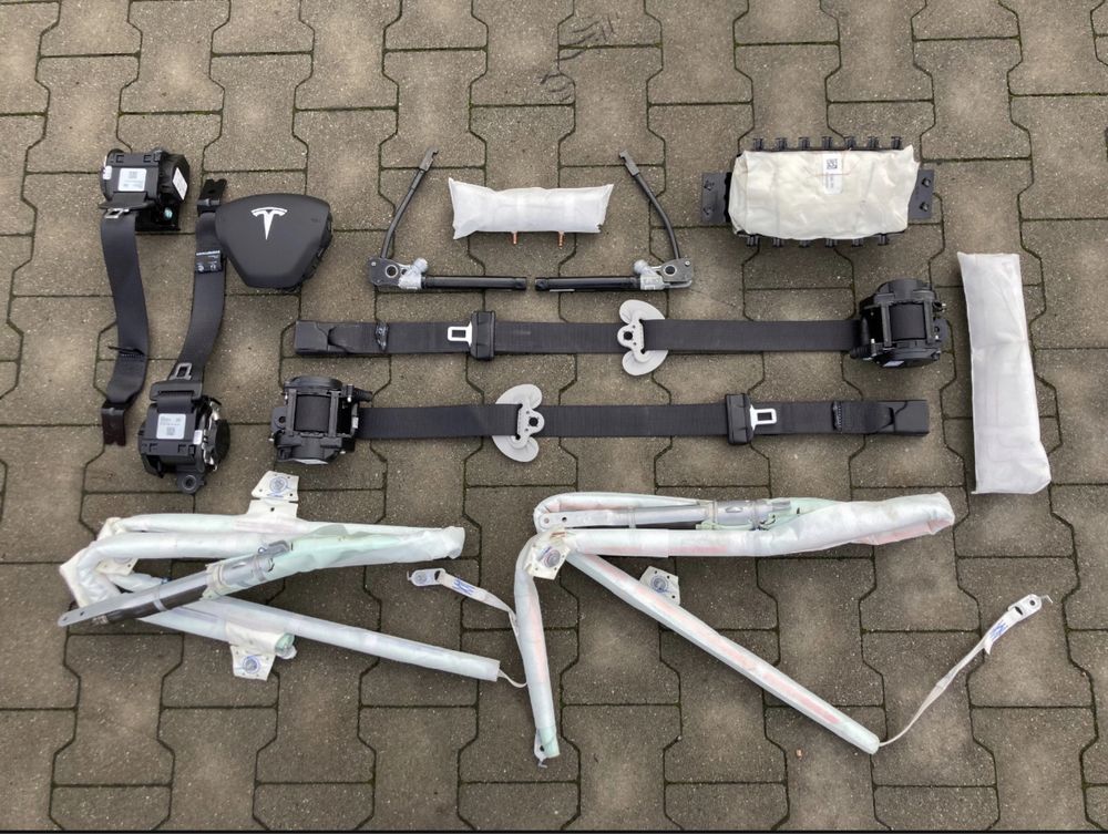 Tesla Model 3, Y торпеда, ремени, подушка в руль, ноги РАЗБОРКА