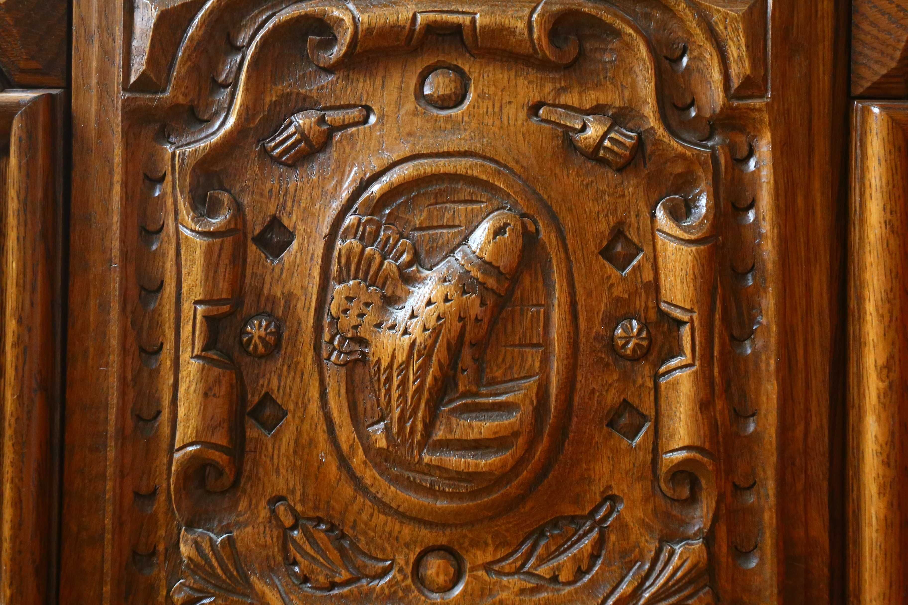 Duża drewniana rzeźbiona komoda skrzynia