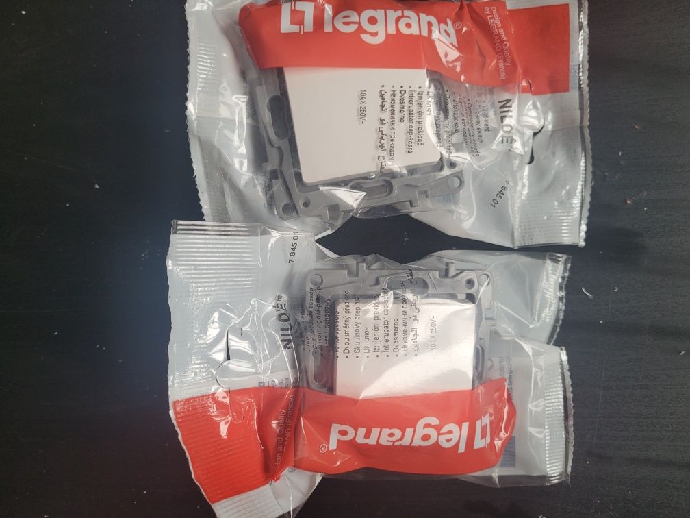 Legrand NILOE,łącznik schodowy 10AX. Cena za 2 sztuki