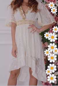 Sukienka boho asymetryczna z koronki biała.