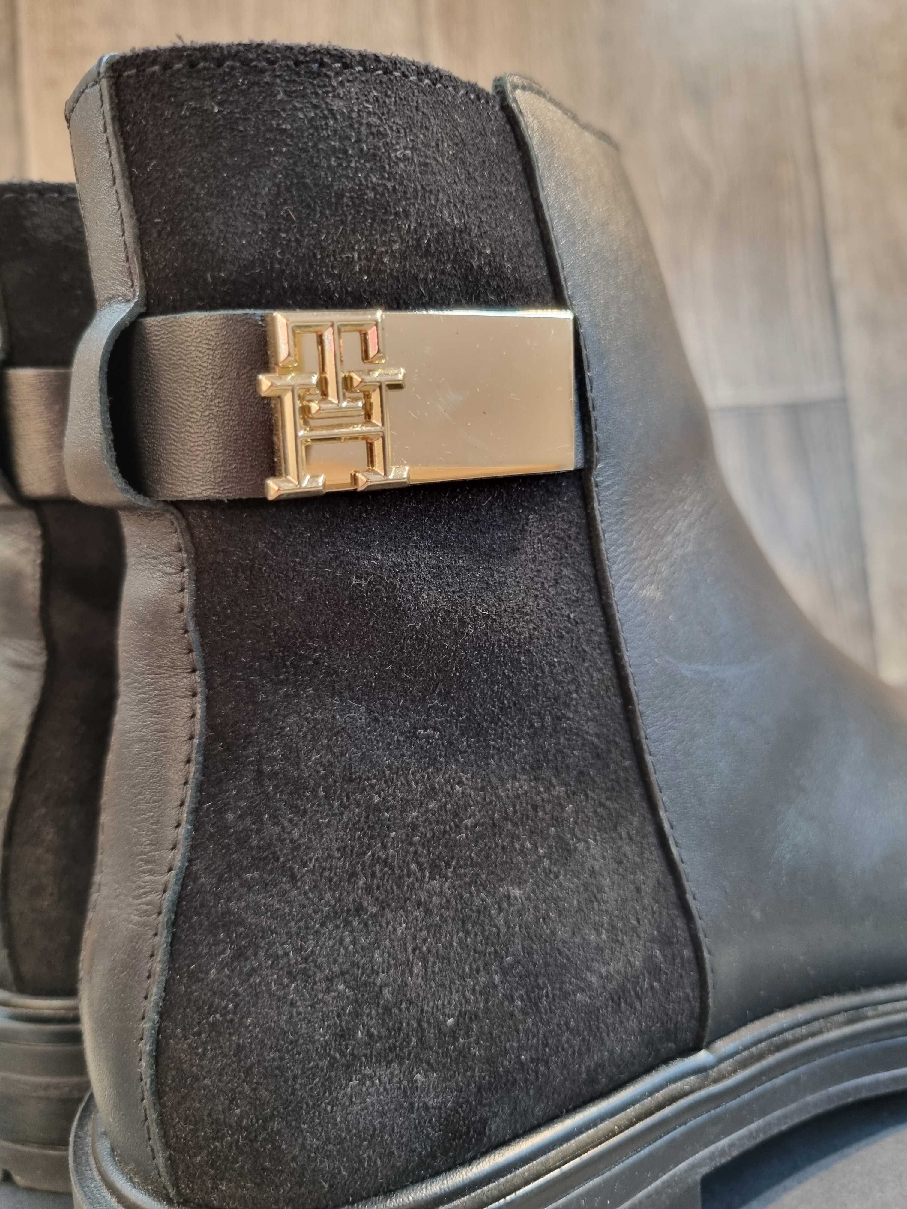 Czarne botki Tommy Hilfiger TH Logo Leather, 39