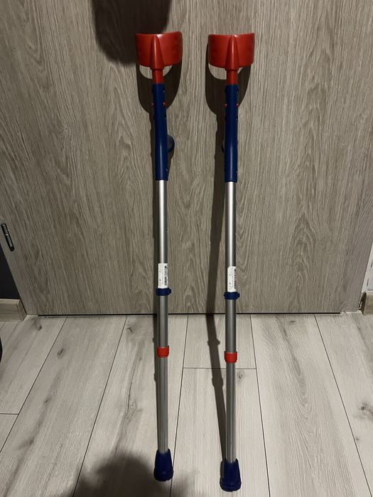 Kule łokciowe z potrójną regulacją dla dzieci