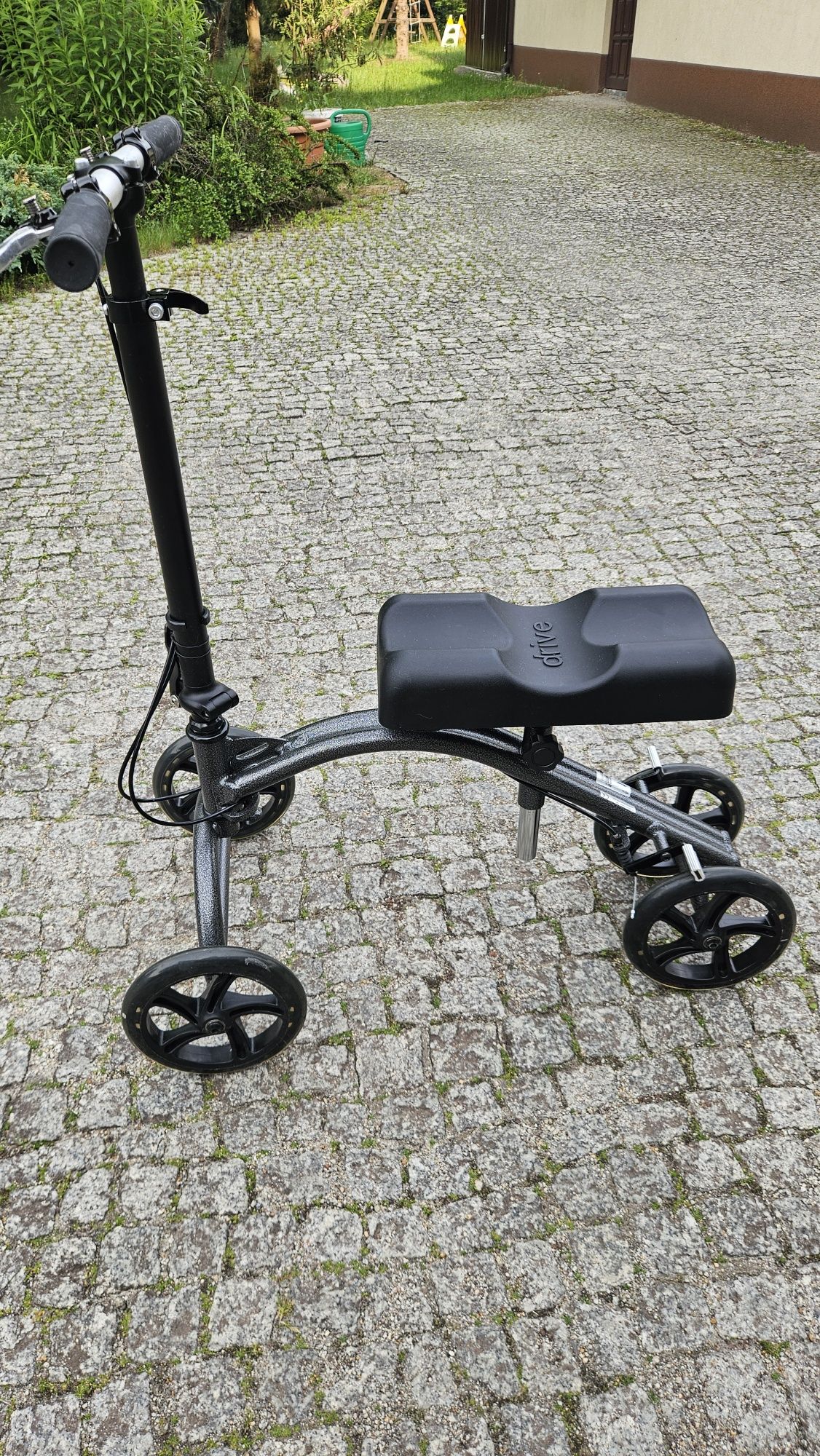 Hulajnoga rehabilitacyjna, jeździk po zerwanym ścięgnie achillesa