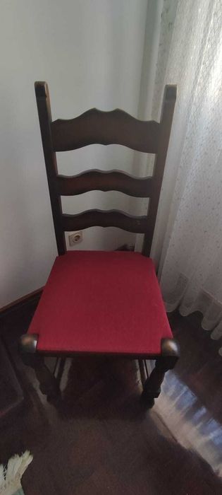 Cadeiras estofadas em optimo estado