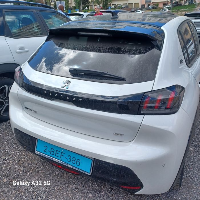 Tenho Automóveis de Tvde para aluguer