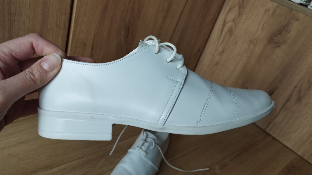 Buty komunijne białe chłopięce Jak Nowe