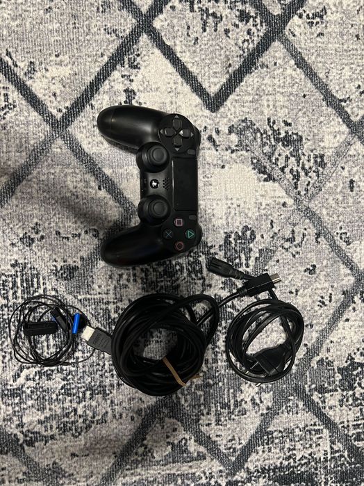 PlayStation 4 + 2 Геймпада