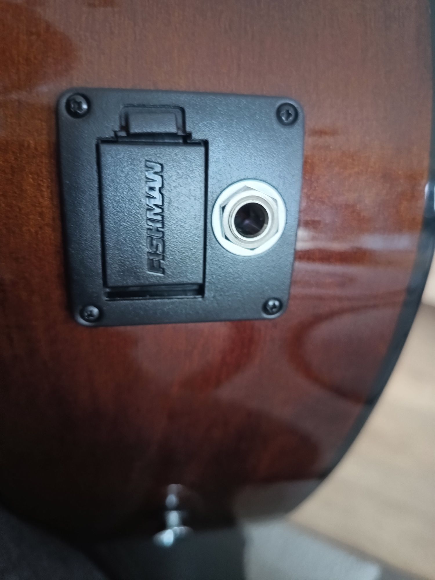Gitara Fender akustyczna.