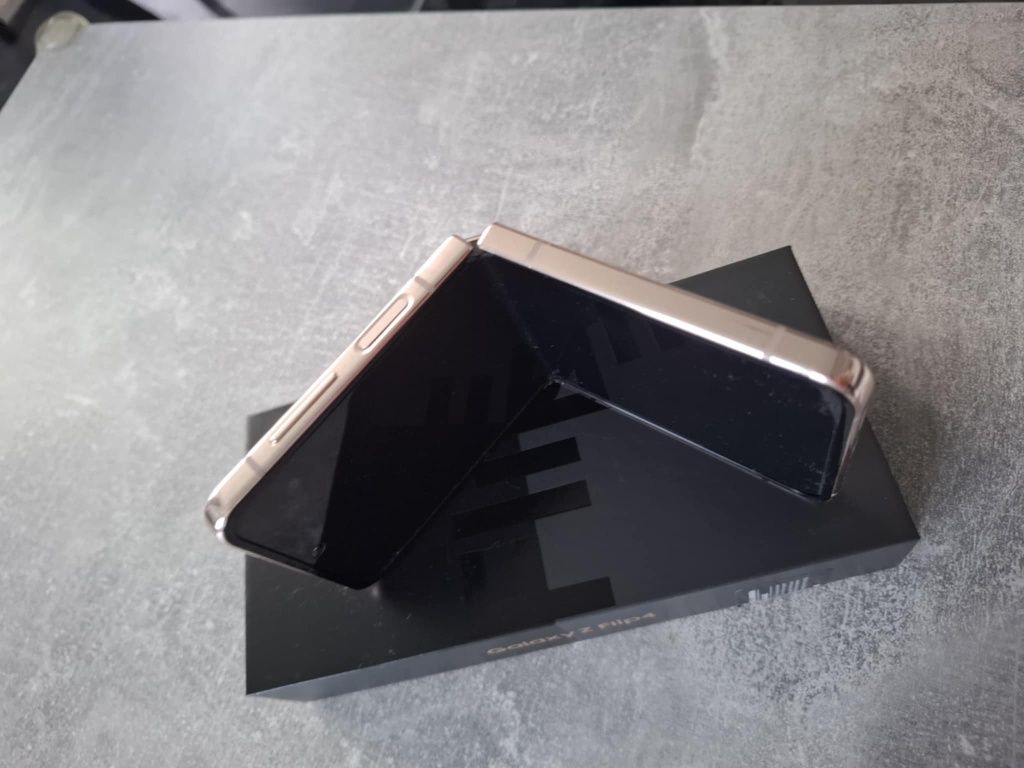 Samsung Galaxy Z Flip4