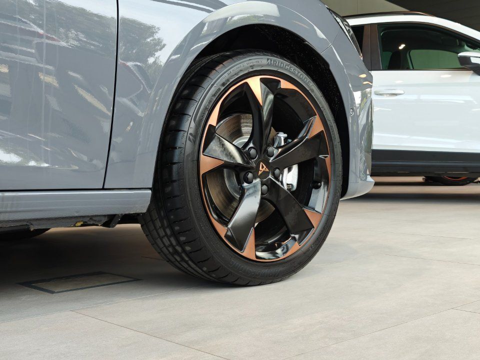 Cupra Leon Sportstourer 1.5 TSI 150 KM DSG, 2024r. Wakacyjna wyprzedaż Rabat 40 000 PLN