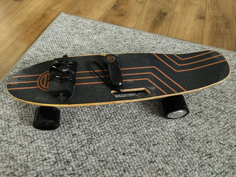 Witam sprzedam deskorolke elektryczną