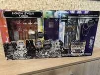 Набор для творчества "Fashion Jewelry Studio" из серии Rainbow .