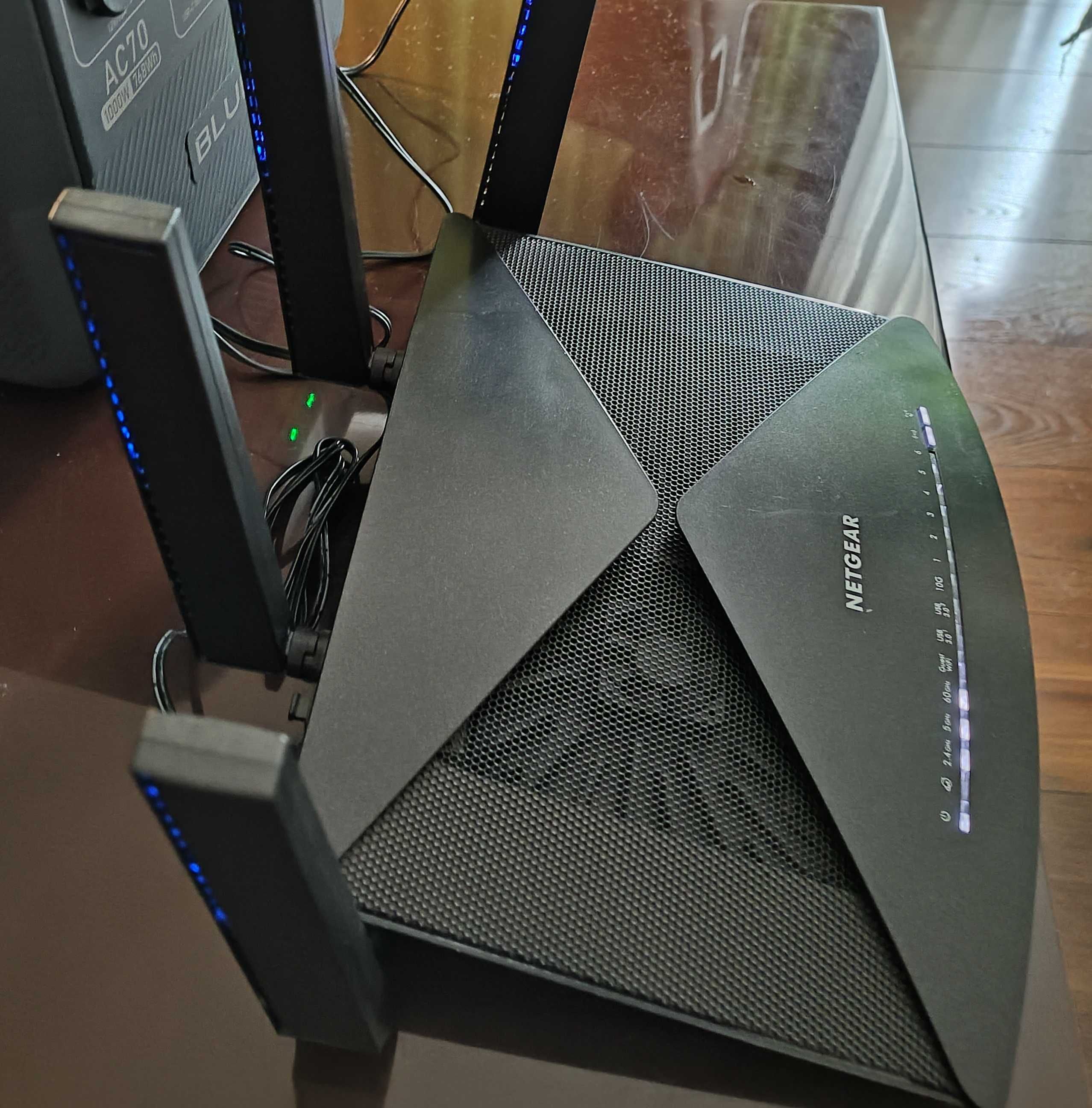 NETGEAR Nighthawk X10  7,2 Гбит/с