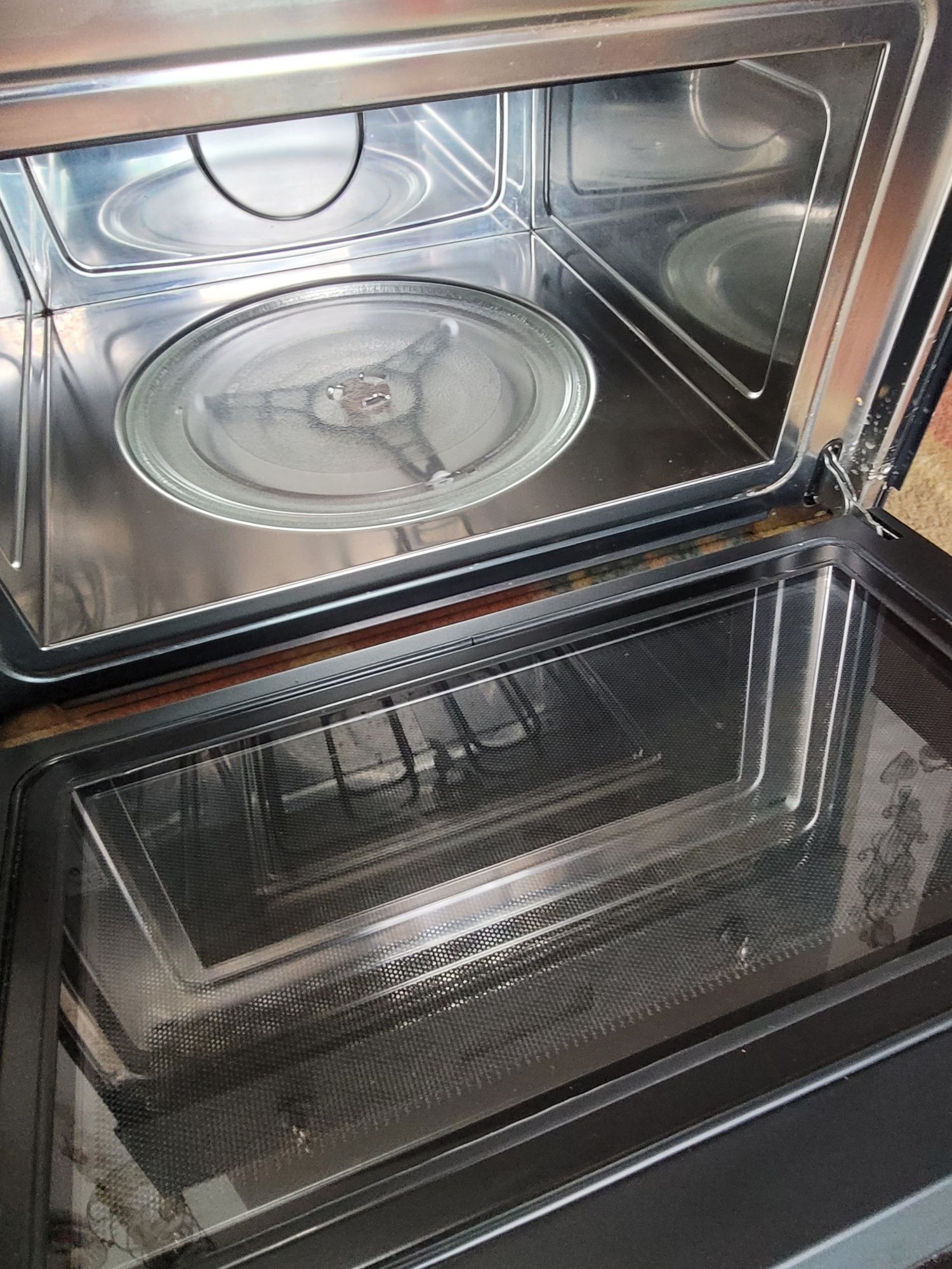 Kuchenka mikrofalowa mikrofala Smeg  - S-SC845MA
