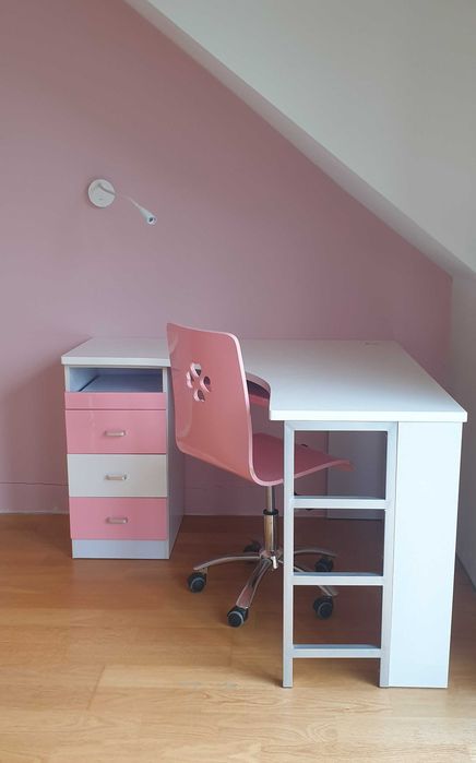 Meble dla dziewczynki biało - różowe  komplet  8 elementów w serca