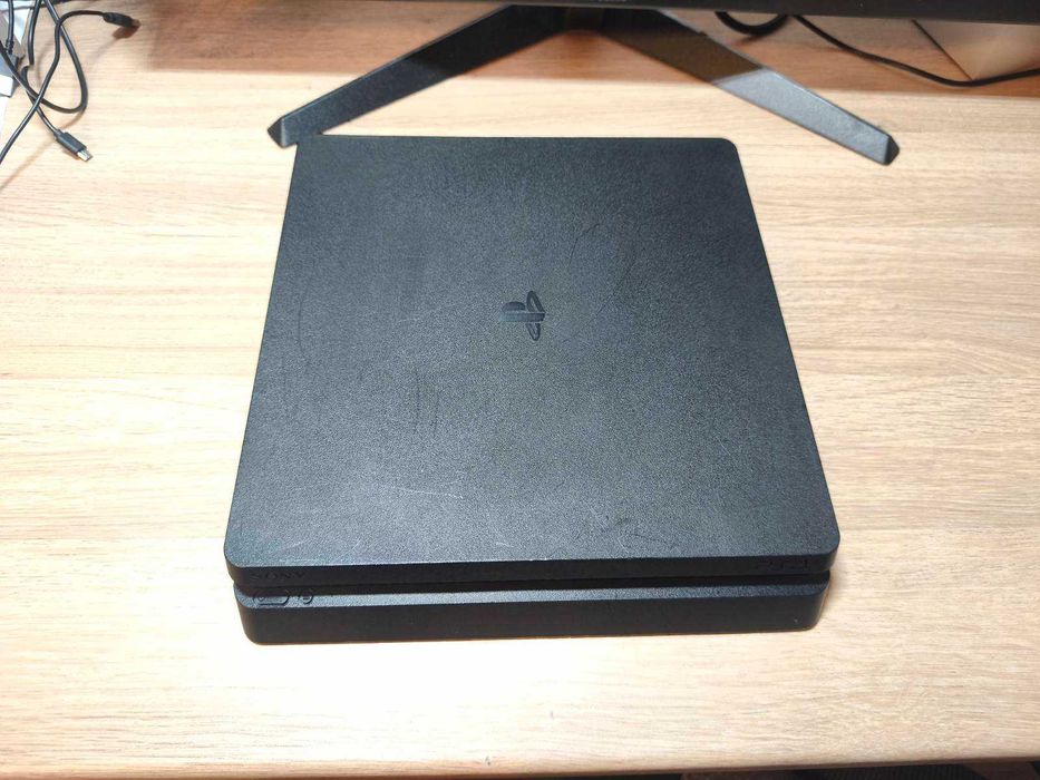 PS4 Slim 1TB | Обслужена, Тиха Робота | 2 Геймпади + Ігри