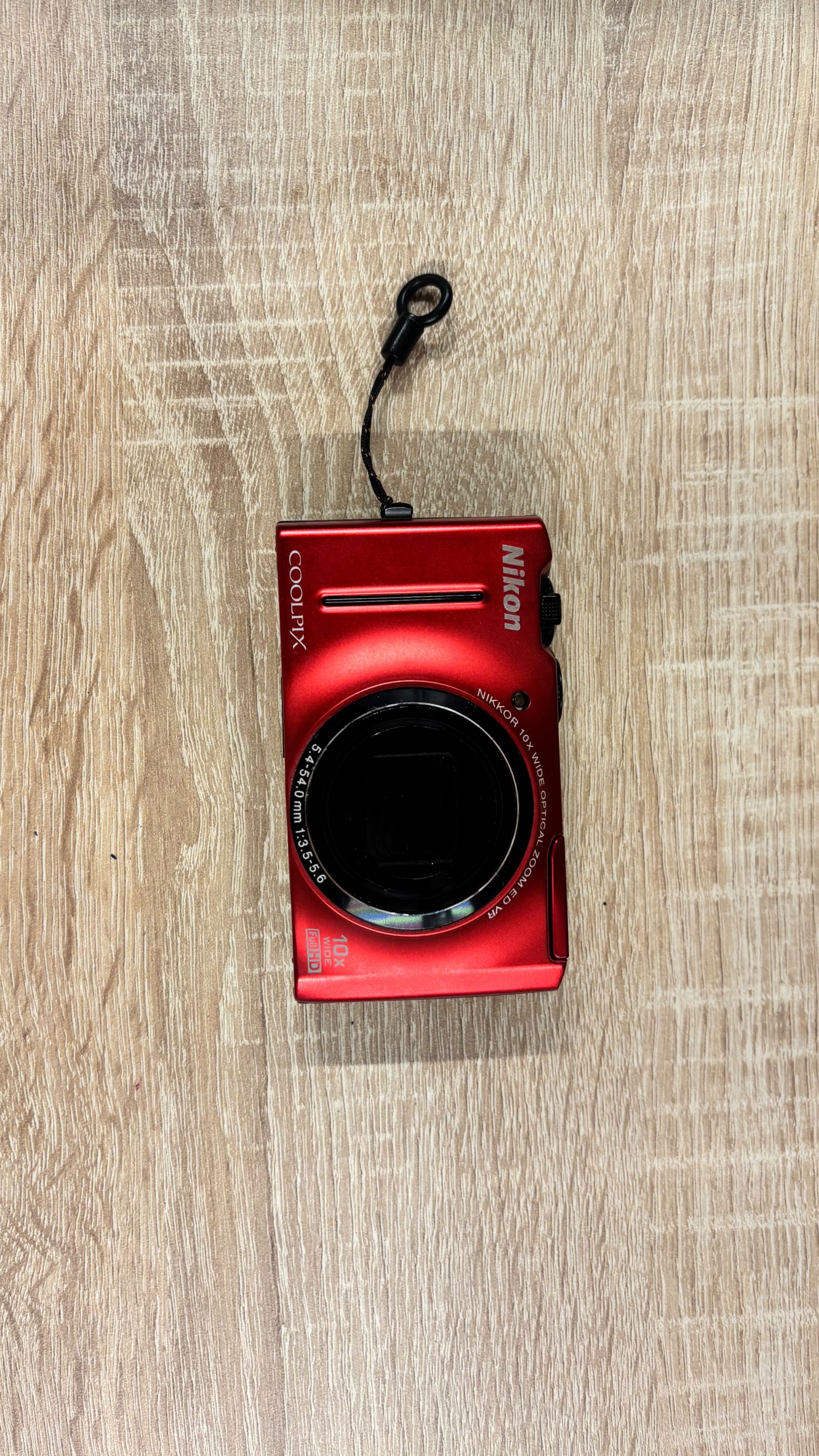 Nikon Coolpix S8100