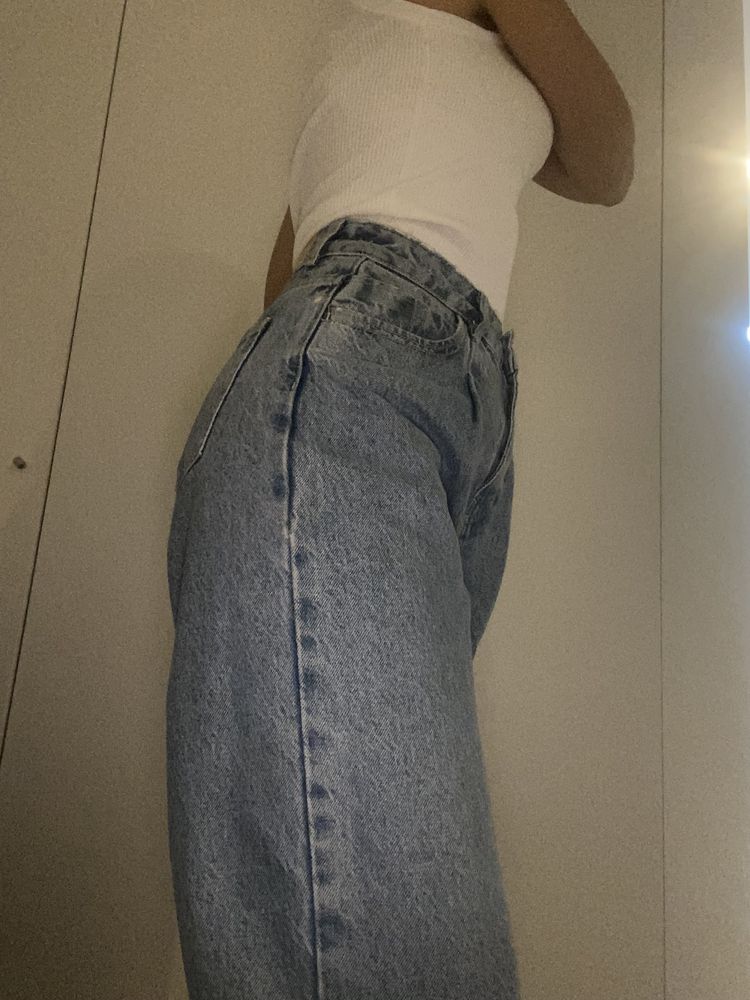 Jeans Mom, cintura subida, tamanho 34. Usadas uma única vez, estão totalmente novas