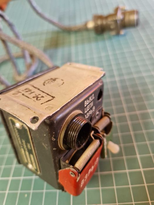 Element z rosyjskiego samolotu wojskowego - swój/obcy