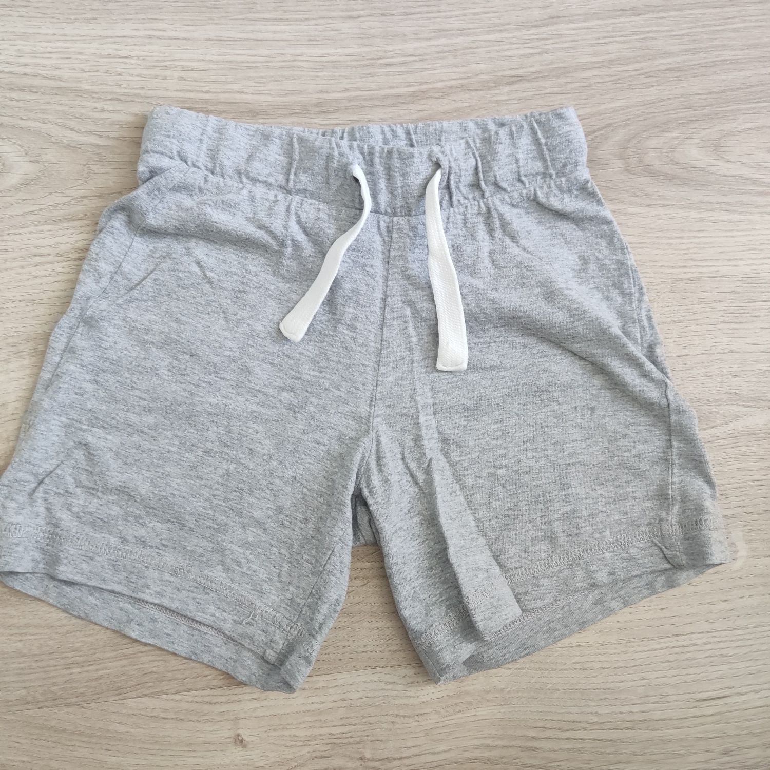 Calções e T-shirt Benetton (4 anos)