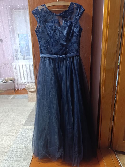 Вечірня, синня сукня