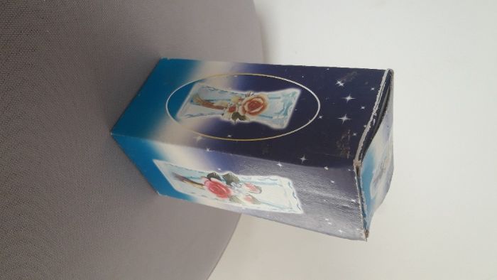 Jarrinha em vidro recortado com aplique floral - peça decorativa