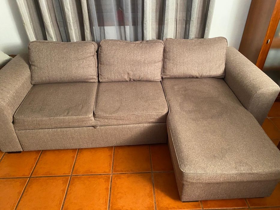 Sofa cama com chaise longue e arca