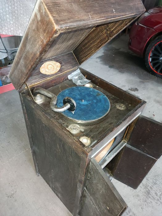 Gramofon szafkowy