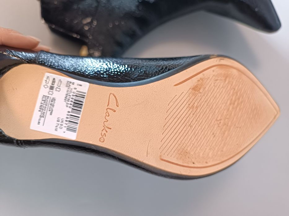 Шкіряні лакові ботінки Clarks