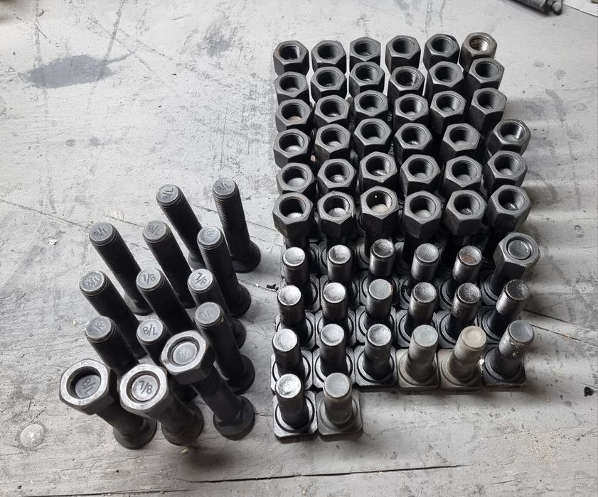 Śruby do komatsu d65