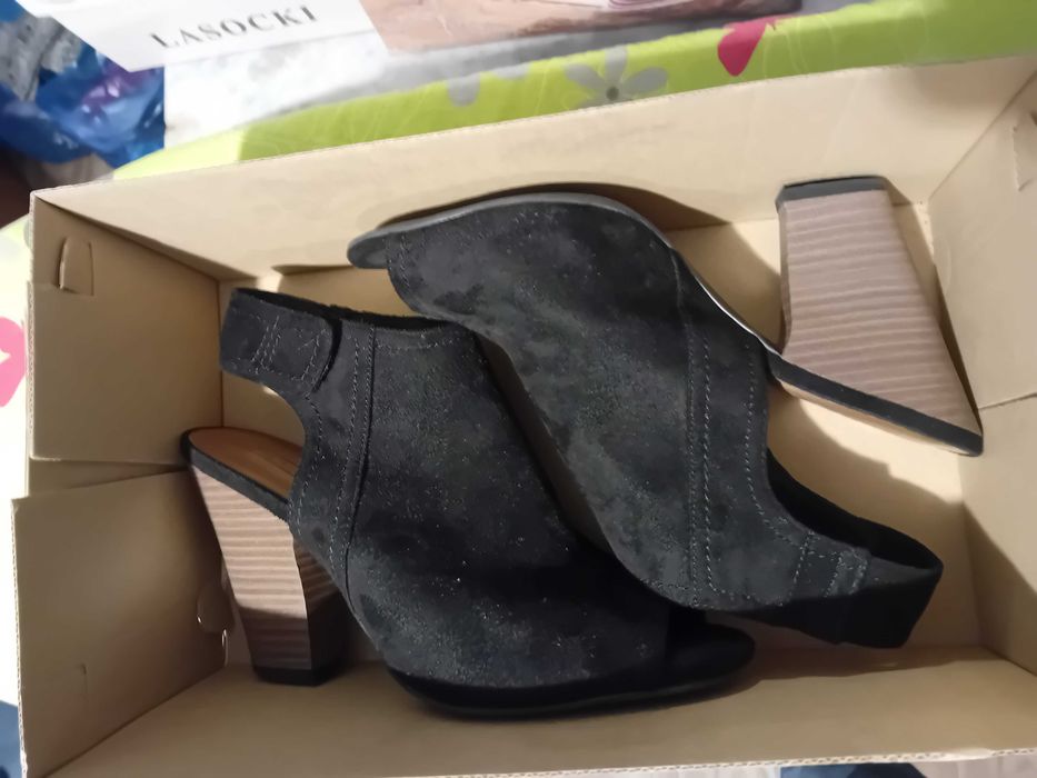 skórzane welurowe sandały 5th AVENUE 39 zabudowane obcas