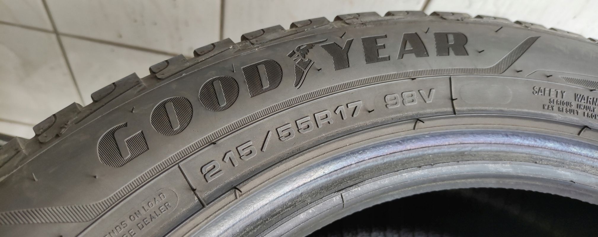 2x 215/55r17 Goodyear UltraGrip Performance+ 98v 2021/22r C/B/71dB