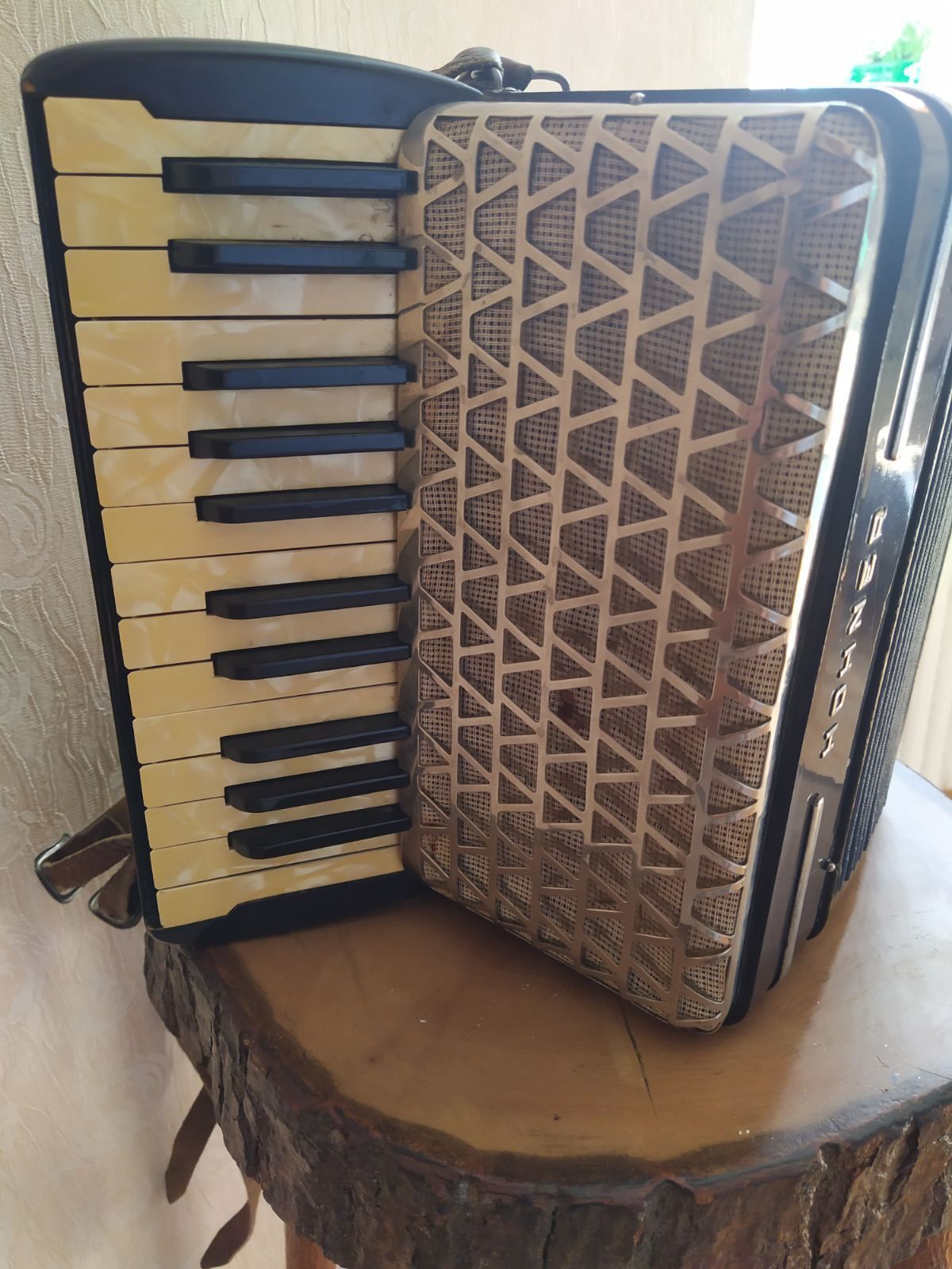 Аккордеон Hohner Imperial II . Идеальный.