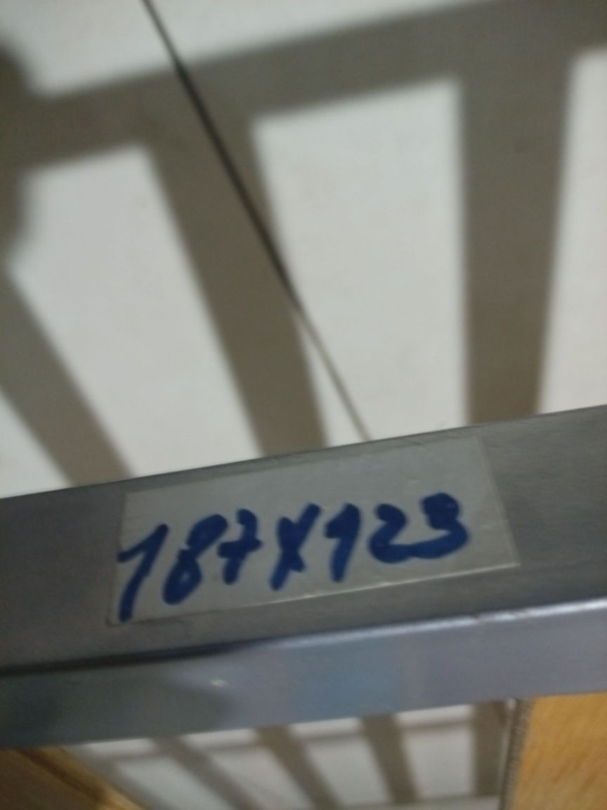 Estrado de cama com pés e cabeceira