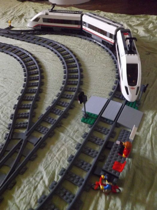 Продаю 4 набори LEGO потяг 60052 електричка 60051 рейки 7895 *2