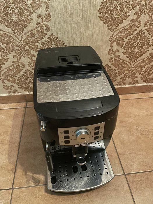 Кавоварка Кофеварка DeLonghi Magnifica S