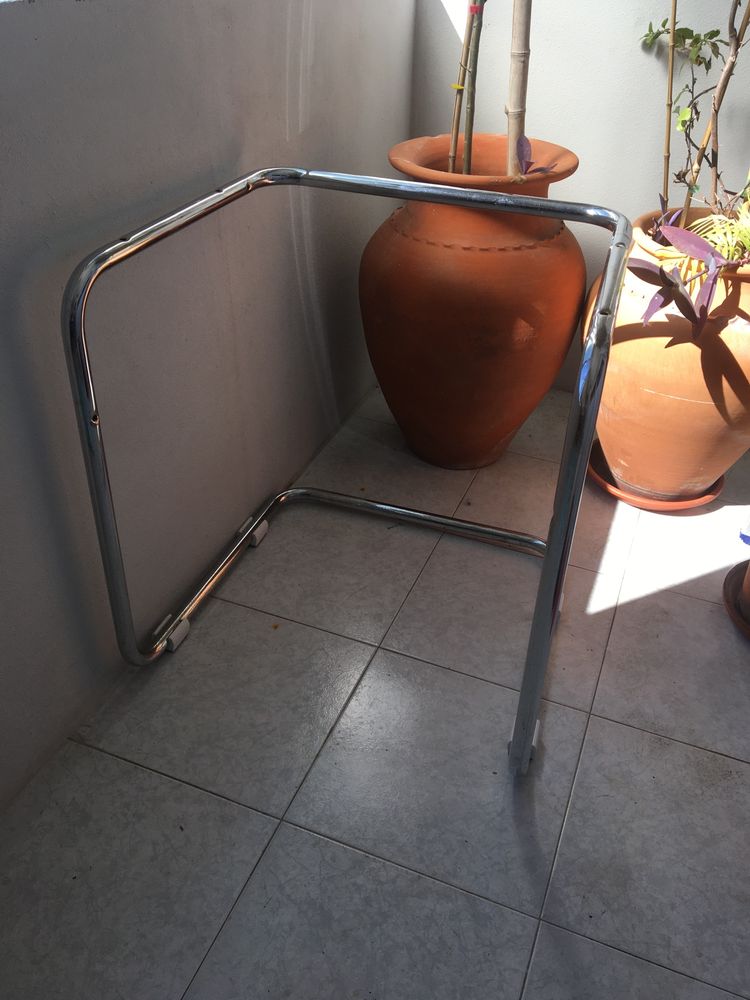 Estrutura tubular para mesa ou cadeira