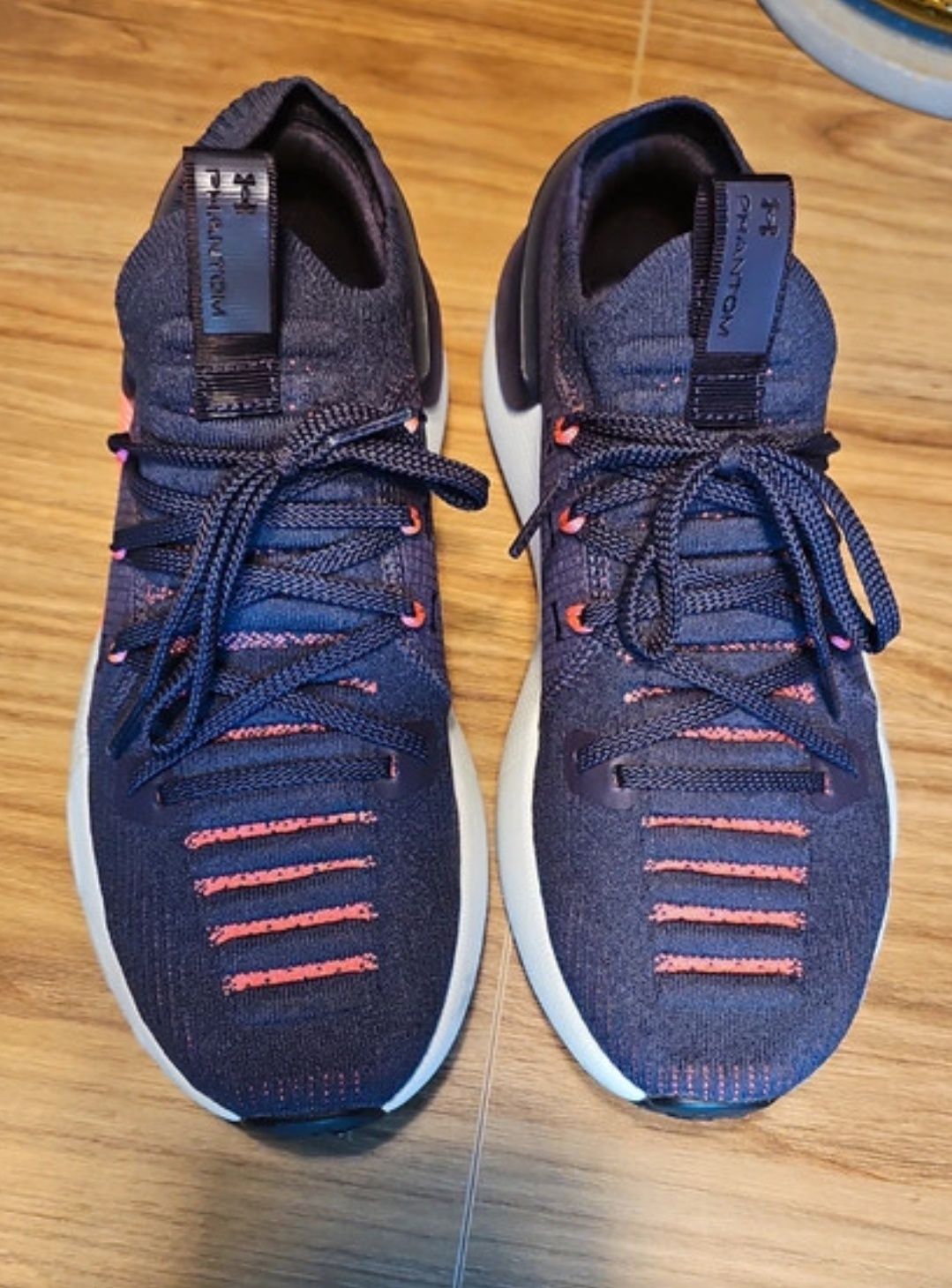 Damskie buty do biegania Under Armour hovr Phantom 3 r. 40,5