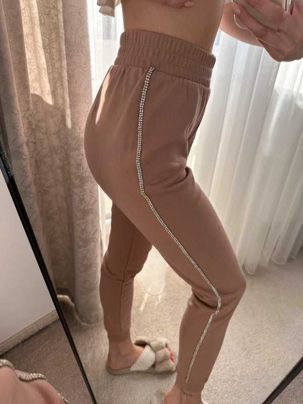Spodnie dresowe River Island beżowe cyrkonie r. 34/36