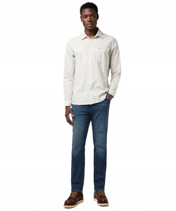 Wrangler Larston Slim Tapered Free to Stretch Marine Tint W36 L32