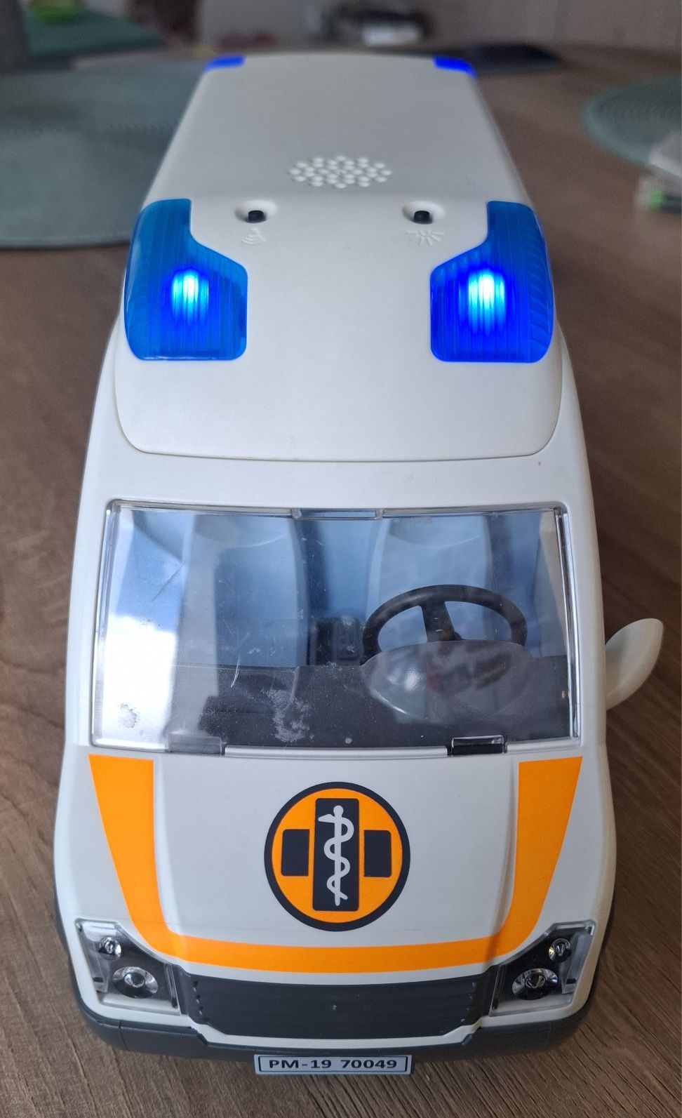 Playmobil karetka 70049 + światełka