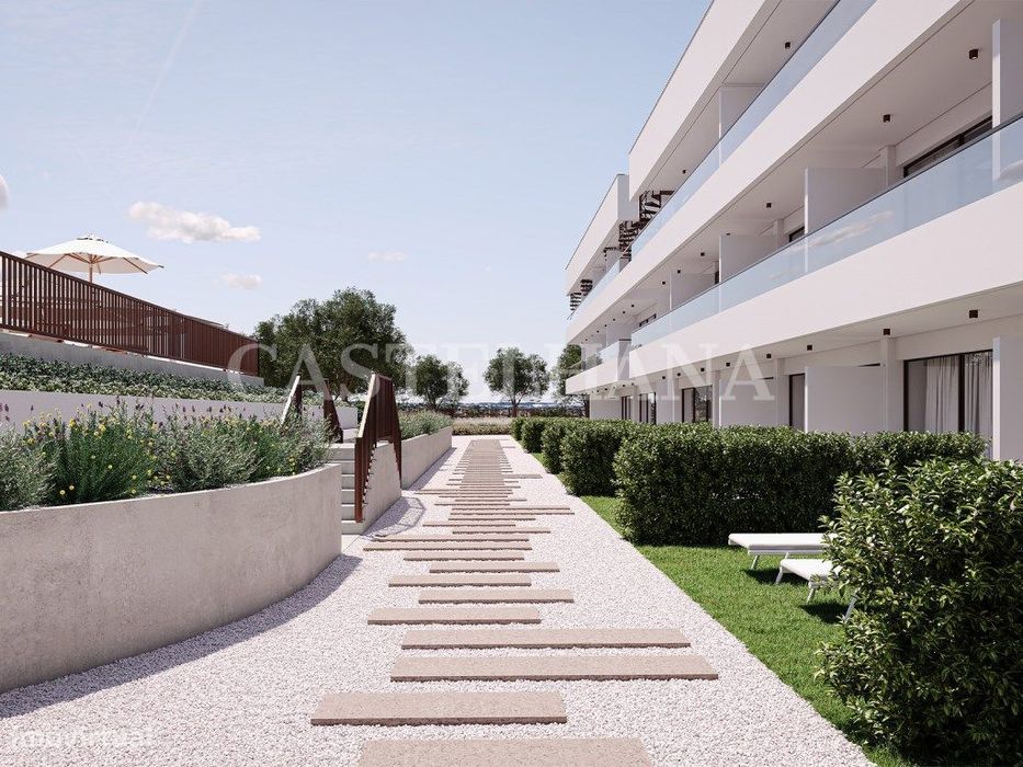 Apartamento T0 com varanda, junto à praia, no Carvoeiro, Algarve