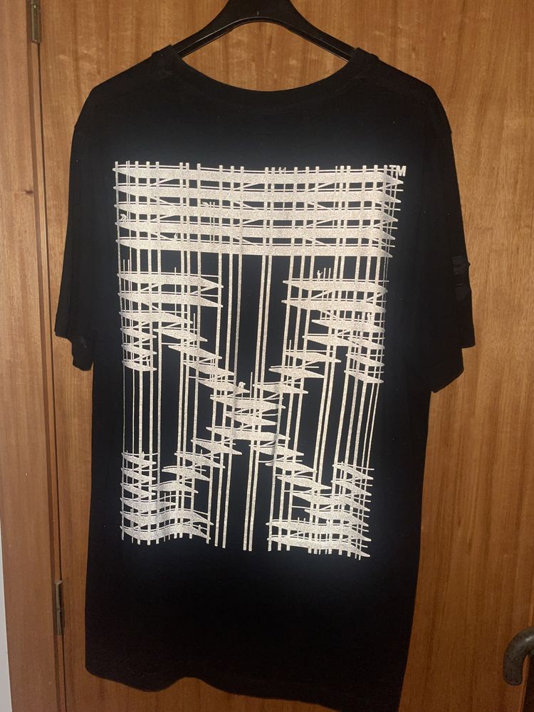 Vendo Tshirt Off White reflective como nova