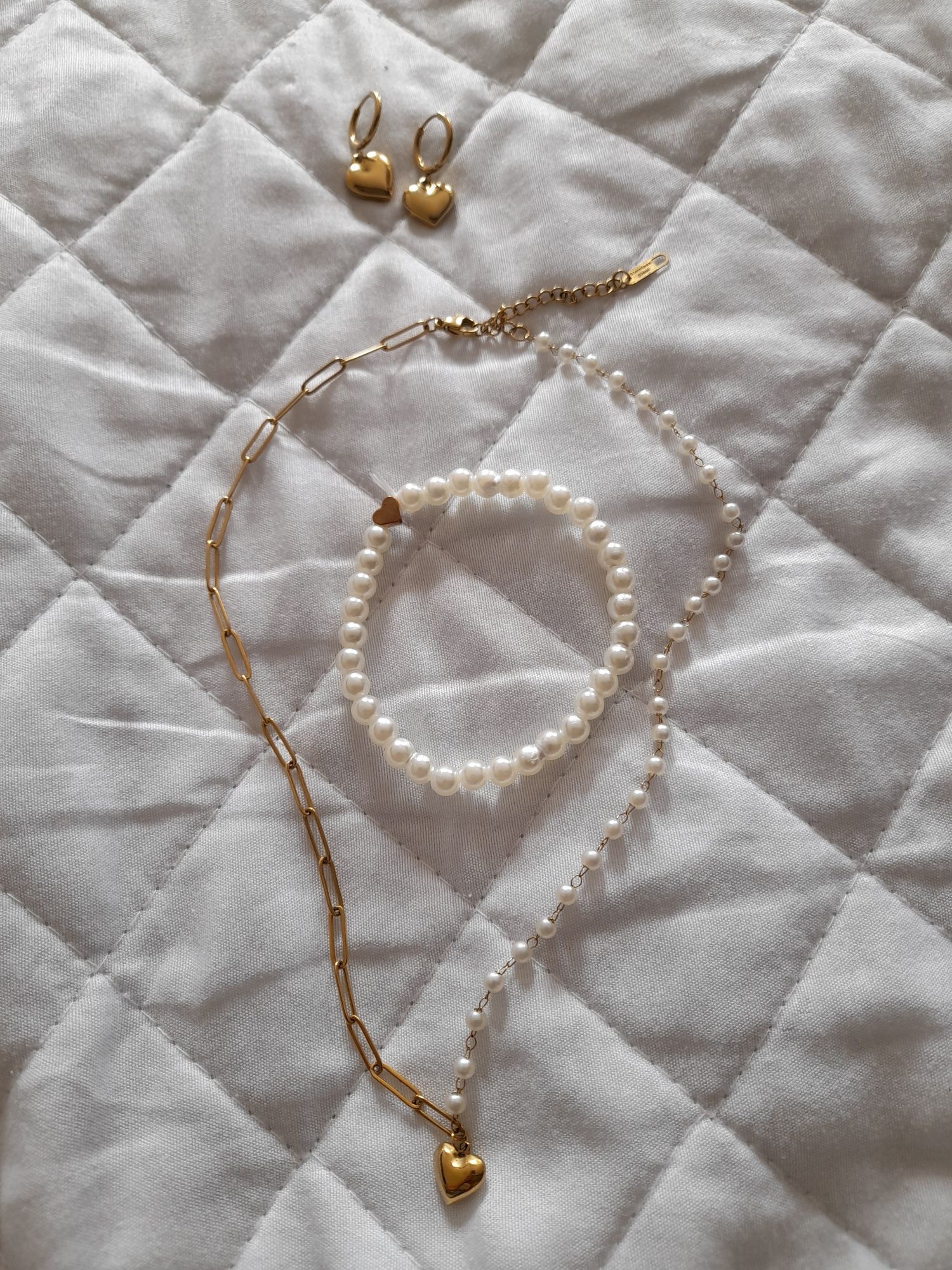 Zestaw biżuterii kolczyki naszyjnik bransoletka perły perelki złoto