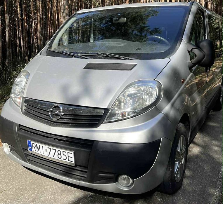 Opel Vivaro Długi, 6 drzwiowy, 9 osobowy, L2H1