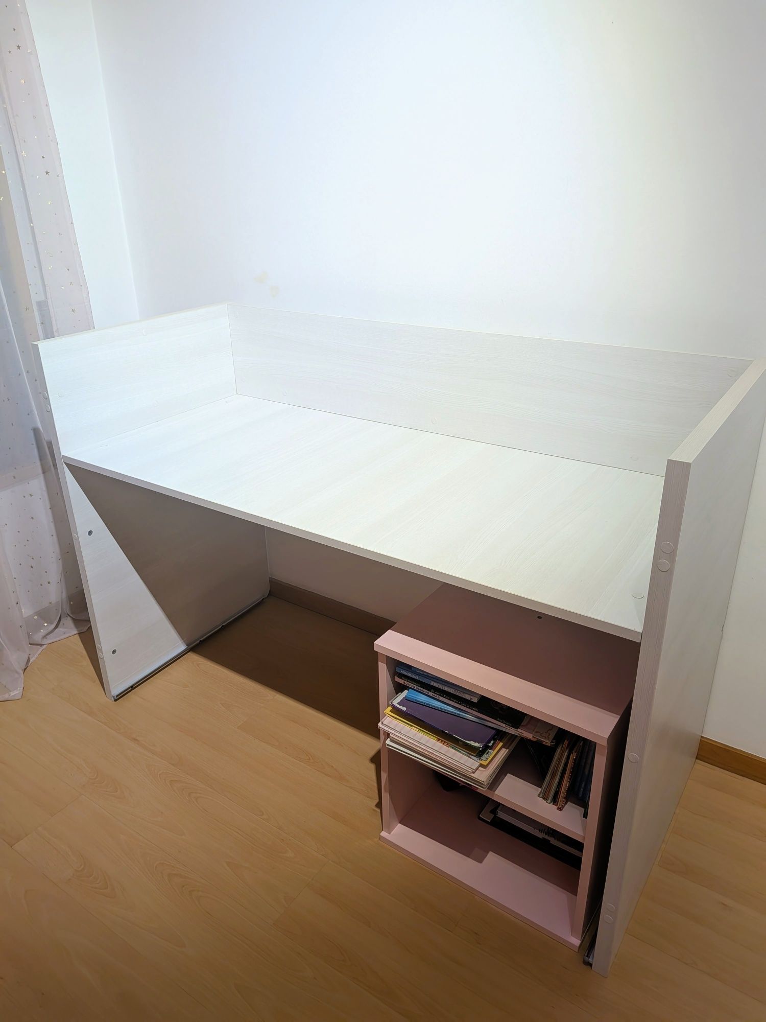 Secretária + cubo arrumação