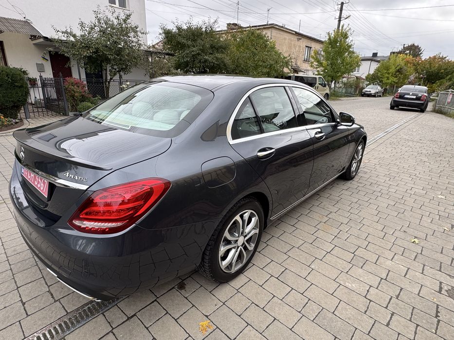 Продам мерседес С300 4matic 2016 рік
